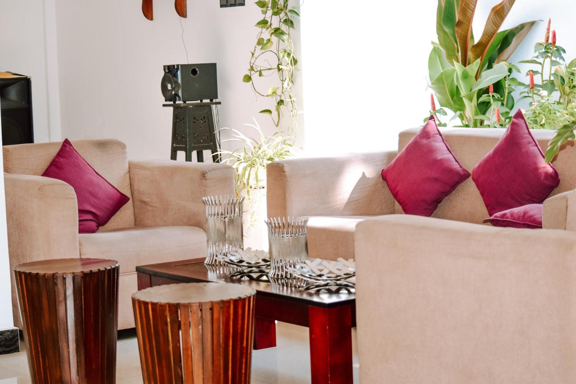 The Bamboo Tree Transit Hotel คาตุนายากา ภายนอก รูปภาพ