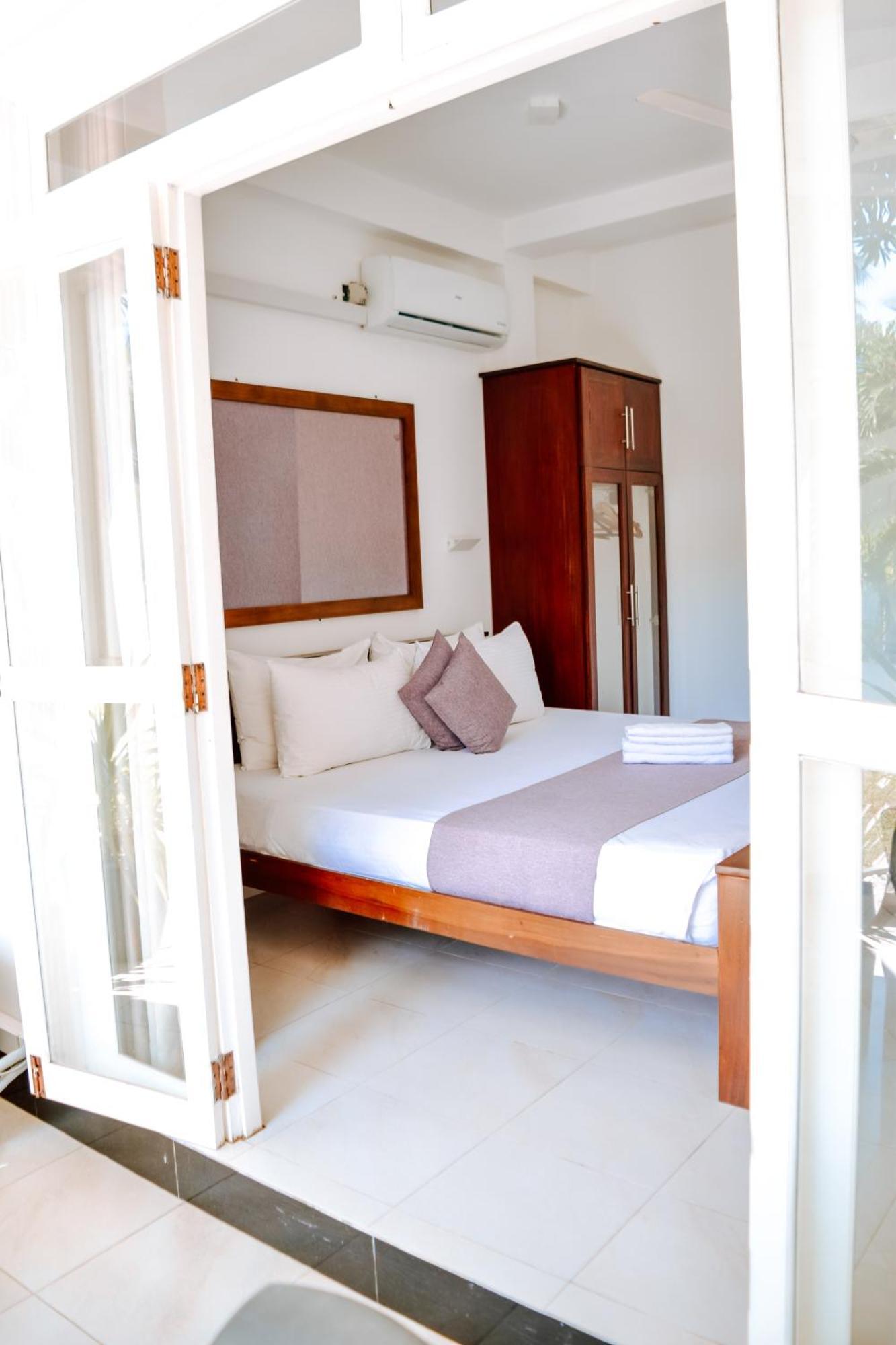 The Bamboo Tree Transit Hotel คาตุนายากา ภายนอก รูปภาพ
