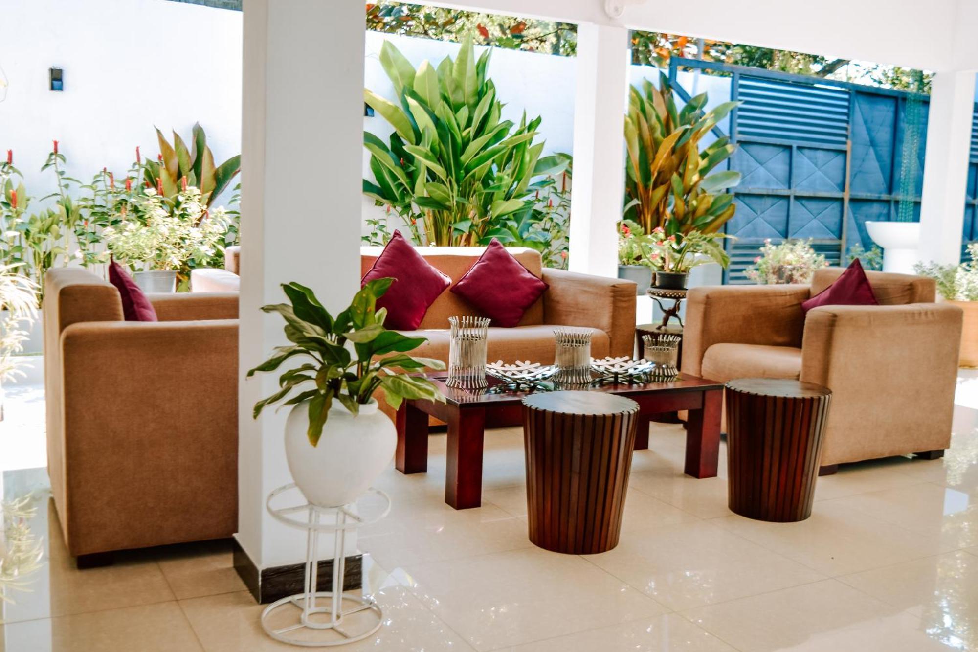 The Bamboo Tree Transit Hotel คาตุนายากา ภายนอก รูปภาพ